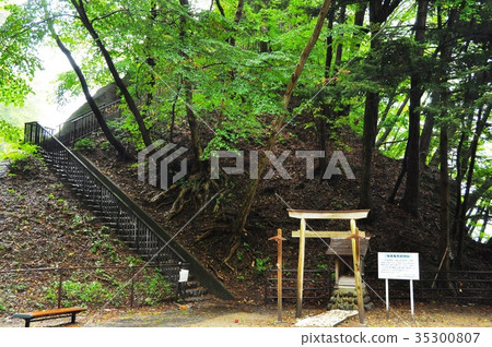 Koiwaiwa天文台入口和Koiwaki Onihime神社 Koiwaiwa天文台入口和Koiwaki Onihime神社 35300807