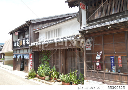 Tokaido Fifty-Third, the old house of Kanjuku Tokaido Fifty-Third, the old house of Kanjuku 35300825