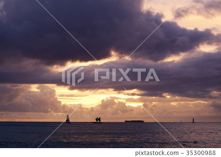 Yacht, Cargo Ship, Waikiki Beach, Waikiki, Honolulu, Oahu, Hawaii, USA Yacht, Cargo Ship, Waikiki Beach, Waikiki, Honolulu, Oahu, Hawaii, USA 35300988