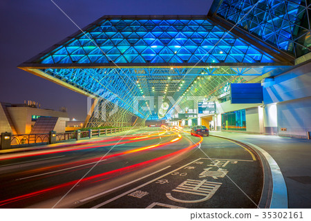 Taoyuan airport in taiwan at night 35302161