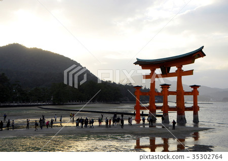 Otorii 4 Otorii 4 35302764