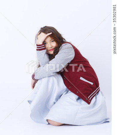 Young asian girl portrait Young asian girl portrait 35302981
