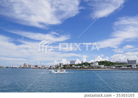Cityscape of Naha seen from the sea 35303105