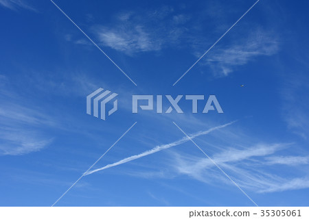 Airplane and contrail (blue sky and clouds) 35305061