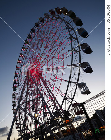 Ferris wheel image (evening/twilight) Ferris wheel image (evening/twilight) 35306904
