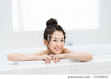 bathing 35306931