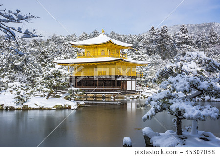 Snow makeup of Kinkaku-ji Temple of clear weather 35307038