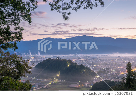 Echizen小野城堡在清晨 35307081