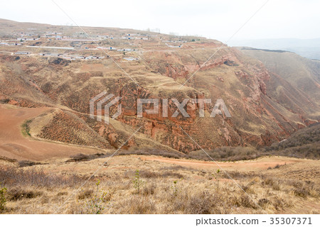 Taukzell(達賴喇嘛十四的故鄉)青海省海東市,中國 Taukzell(達賴喇嘛十四的故鄉)青海省海東市,中國 35307371