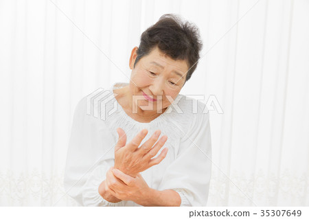 老年婦女關節疼痛 35307649