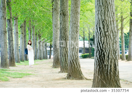 Park walk of late pregnancy woman 35307754