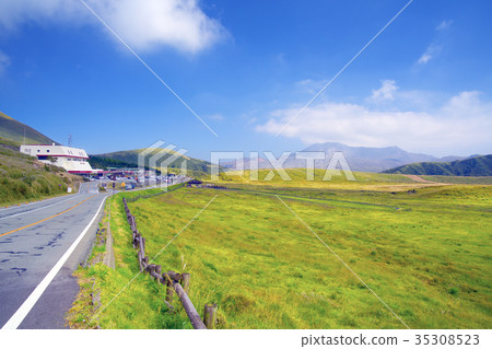 I want to see Mt. Aso from Kusasenrigahama 35308523
