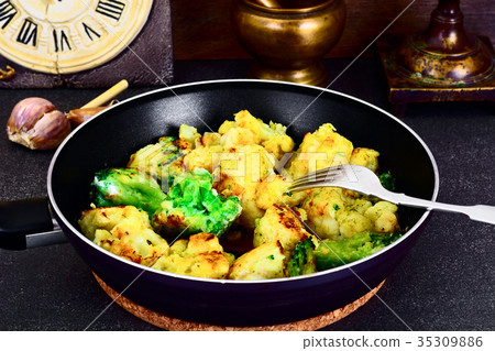 Food without Meat: Cauliflower and Broccoli, Fried Food without Meat: Cauliflower and Broccoli, Fried 35309886