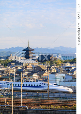 Kyoto Toji and Shinkansen 35310092