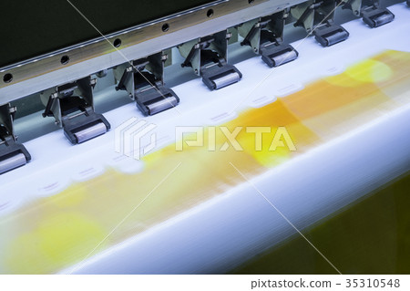 Close up inkjet printer working on vinyl banner 35310548
