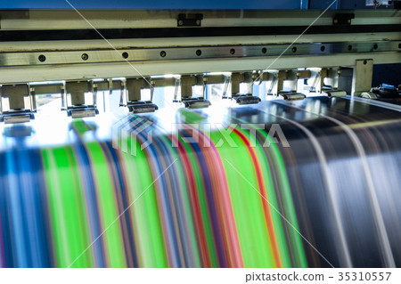 Large Inkjet printer working multicolor on vinyl 35310557