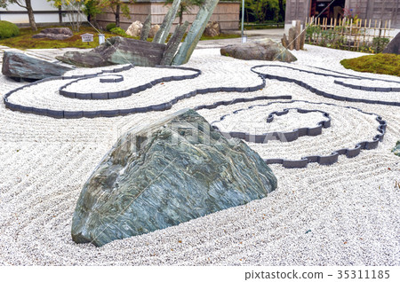 Japanese rock garden or zen garden in Kyoto 35311185