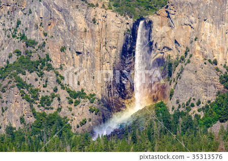 Yosemite National Park Valley summer landscape 35313576