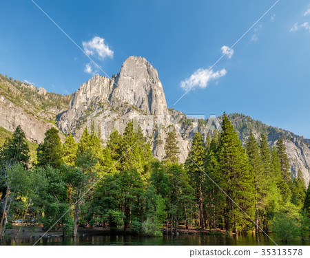 Yosemite National Park Valley summer landscape 35313578