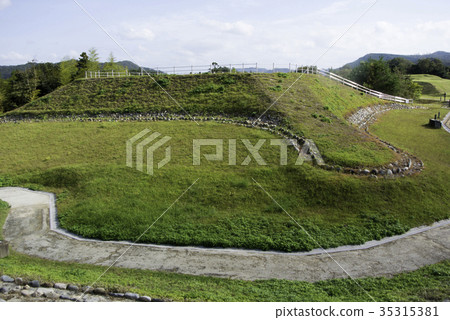 Nishitani old burial mound Nishitani old burial mound 35315381