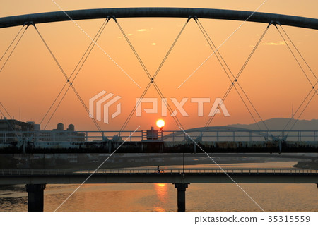 Meeting of the dawn (Kochi city Kagegawa) 35315559