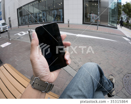 Use your smartphone (authentic & POV expression) Use your smartphone (authentic & POV expression) 35315864