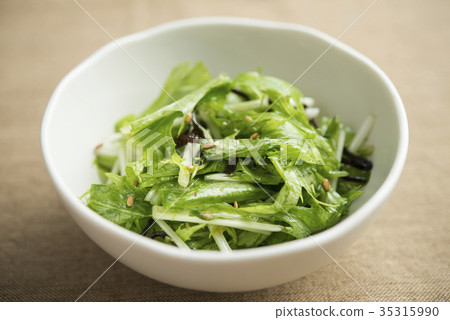 Mizuna and salted kelp salad Mizuna and salted kelp salad 35315990