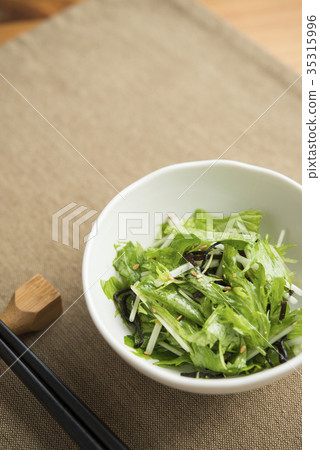 Mizuna和鹽漬海帶沙拉 Mizuna和鹽漬海帶沙拉 35315996