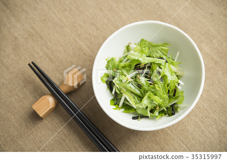 Mizuna和鹽漬海帶沙拉 Mizuna和鹽漬海帶沙拉 35315997