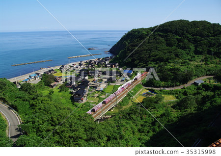 從橋Yoneyama Ohashi的絕佳景色 從橋Yoneyama Ohashi的絕佳景色 35315998