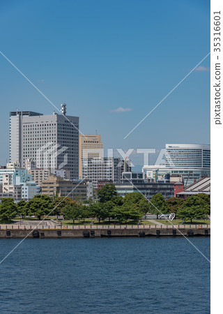 [Kanagawa Prefecture] Landscape of Yokohama / Minato Mirai vertical composition 35316601