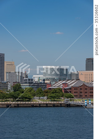 [Kanagawa Prefecture] Landscape of Yokohama / Minato Mirai vertical composition 35316602