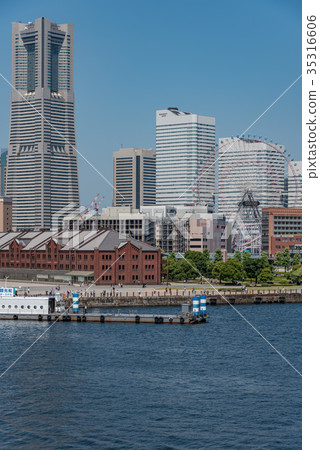 [Kanagawa Prefecture] Landscape of Yokohama / Minato Mirai vertical composition 35316606
