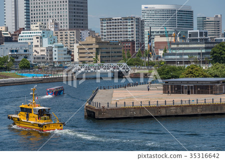 [Kanagawa] Yokohama Minato Mirai scenery and pilot boat 35316642