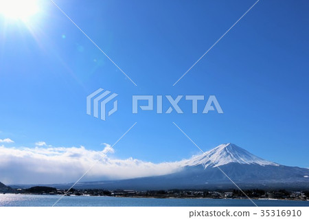 富士山和冬天溫暖的陽光 富士山和冬天溫暖的陽光 35316910