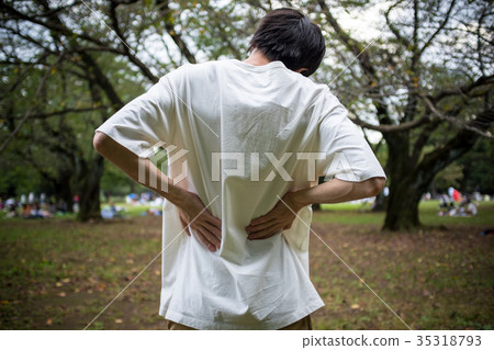男性忍住 35318793