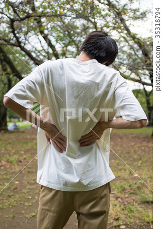 男性忍住 35318794