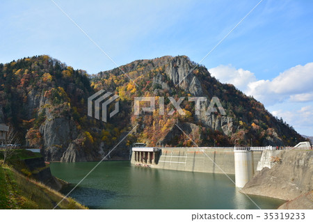 Hokkaido Toyohira Gorge Dam (Jozankei) Autumn leaves Hokkaido Toyohira Gorge Dam (Jozankei) Autumn leaves 35319233