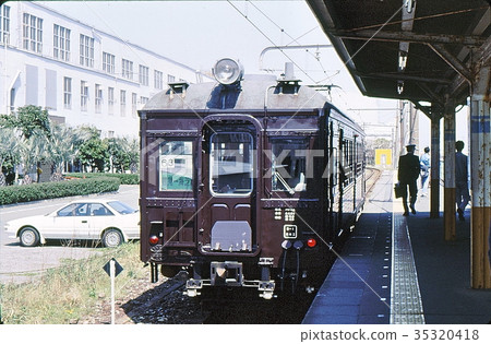 Showa 63 old type national railway Komaha 12 Tsurumi Line Kaishibaura Station 35320418