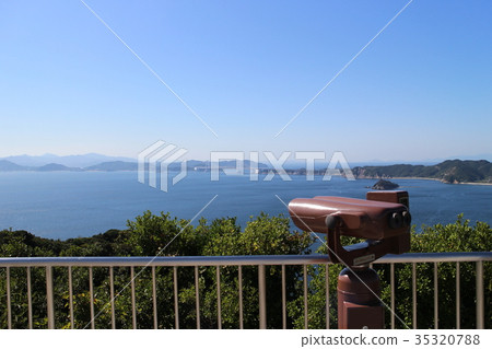 Binoculars, a telescope at a tourist site Binoculars, a telescope at a tourist site 35320788