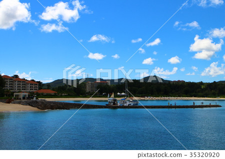 Okinawa Blue sky and the sea 35320920