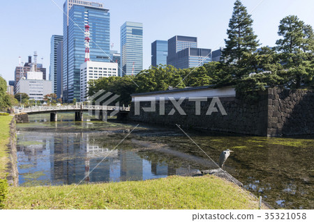 Imperial House chopsticks and heron * For editorial (photographed October 27, 2017) Imperial House chopsticks and heron * For editorial (photographed October 27, 2017) 35321058