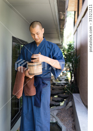 Onsen series: Asian man holding wooden bucket 35321211