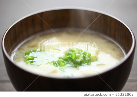 Taro miso soup 35321802