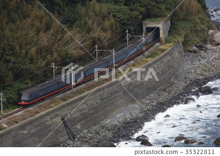 Kurofune train going along the coast Kurofune train going along the coast 35322811