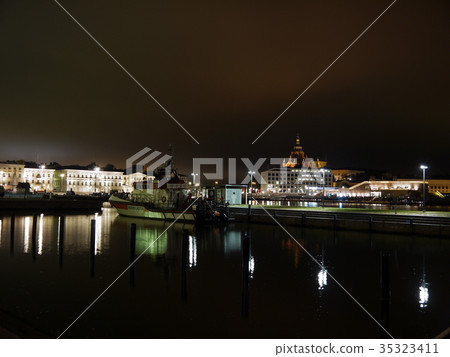 Helsinki night view Helsinki night view 35323411