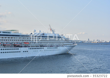 Yokohama Yokohama 35323722