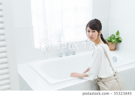 Bathroom cleaning 35323845