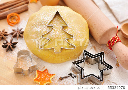 Baking homemade Gingerbread cookies Baking homemade Gingerbread cookies 35324978