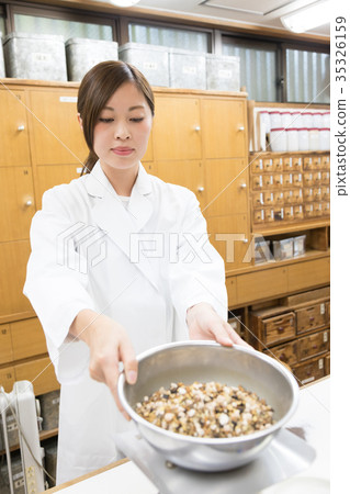 Chinese medicine pharmacy image 35326159
